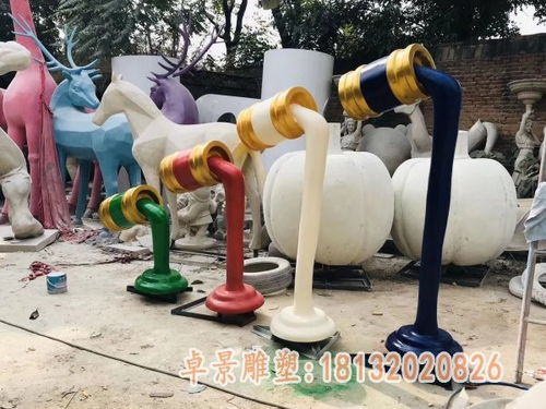 玻璃钢油漆桶雕塑 校园艺术与环保的完美融合